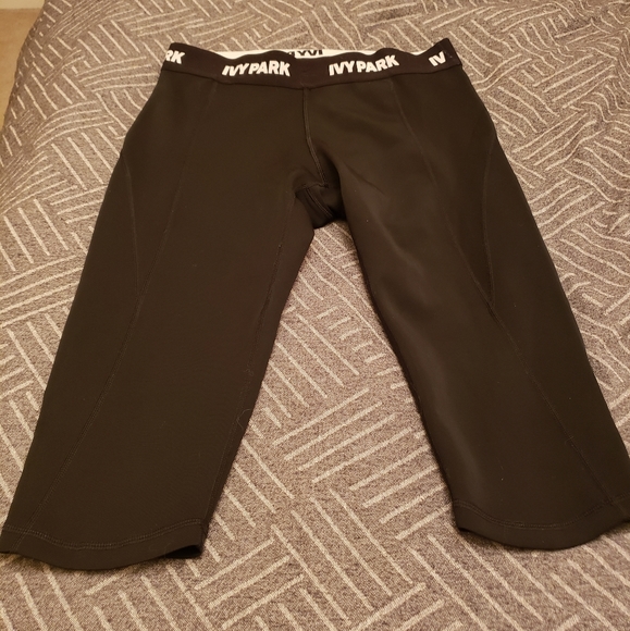 3/$25 Ivy Park mid-rise knee length athletic leggings, size L (fits quite small) - Picture 1 of 3